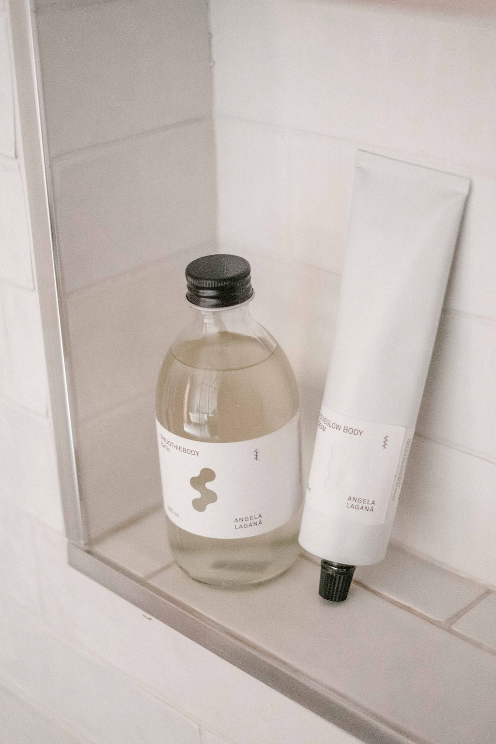 SMOOTHIEBODY BATH Gel Douche Angela Lagana | Nettoyant Hydratant Doux pour Peaux Sensibles - Arhø Beauty